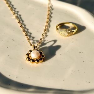 Flower necklace - Freshwater pearl Y2K